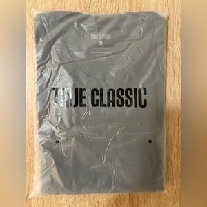 True Classic men’s carbon XL T shirt
